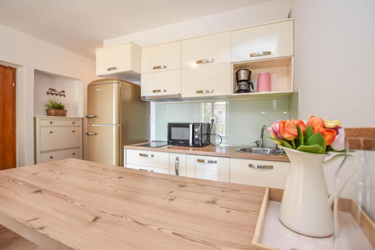 Apartmani Mara Pakoštane Kültér fotó